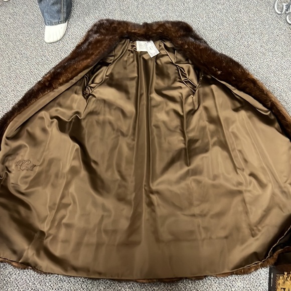 TIM O’BRIEN | PALM SPRINGS FURRIER fur coat - Picture 8 of 10